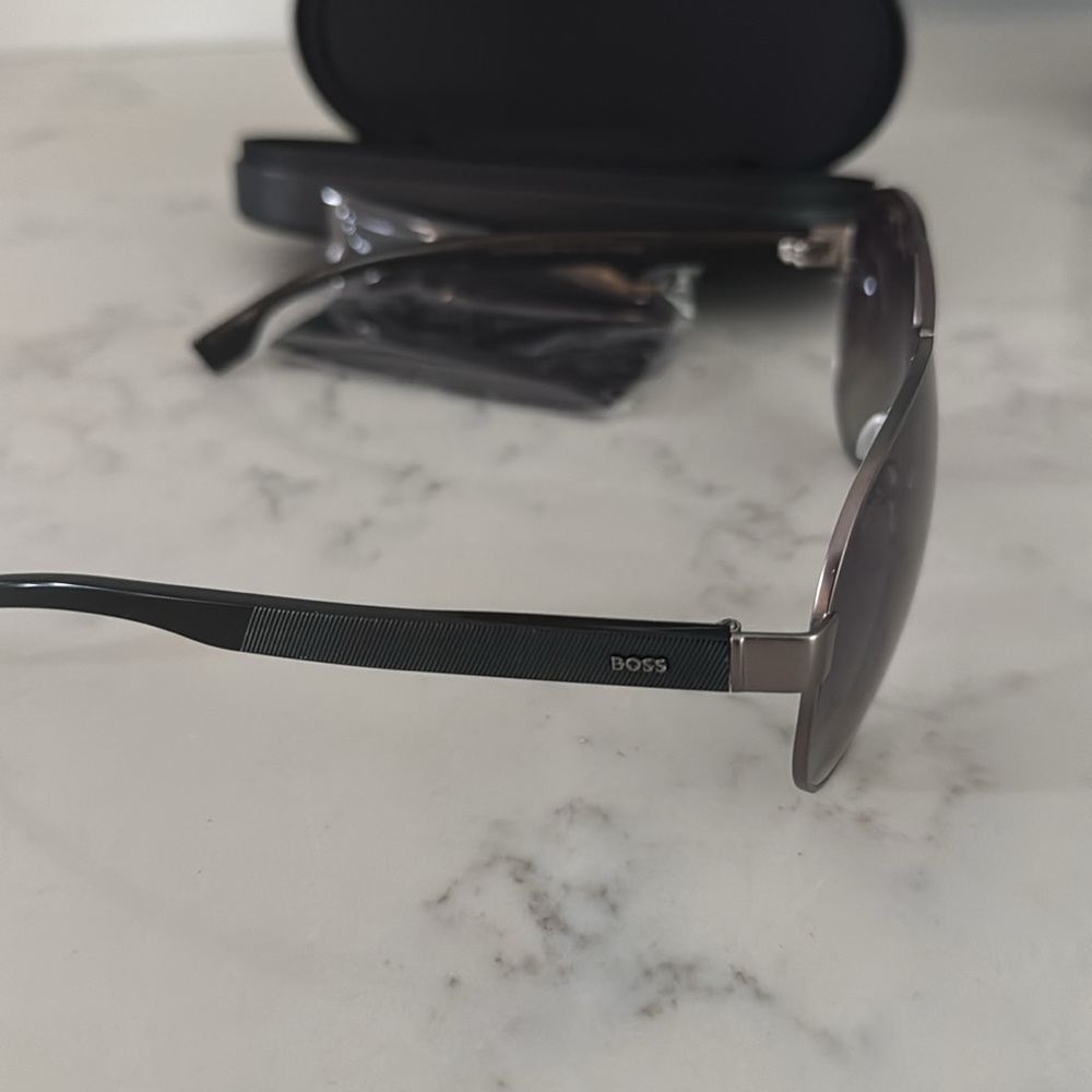 Hugo Boss Men Black  Silver Aviator Sunglasses  BOSS 1241/S R80WJ 63 Polarized - Picture 3 of 5